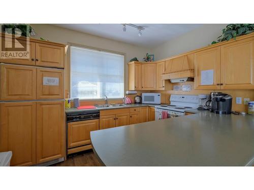 515 Houghton Road Unit# 210, Kelowna, BC - Indoor Photo Showing Kitchen With Double Sink