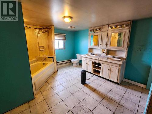 88 Empire St, Latchford, ON - Indoor Photo Showing Bathroom