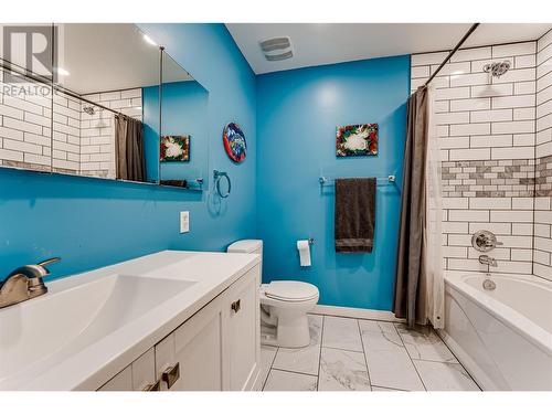 1824 Saddleview Avenue, Lumby, BC - Indoor Photo Showing Bathroom