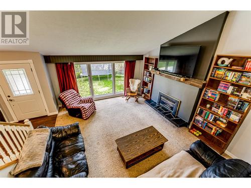 1824 Saddleview Avenue, Lumby, BC - Indoor Photo Showing Living Room With Fireplace
