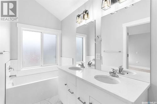 59 900 St Andrews Lane, Warman, SK - Indoor Photo Showing Bathroom