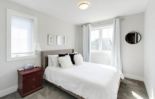212 Courtland Street, Blue Mountain, ON - Indoor Photo Showing Bedroom