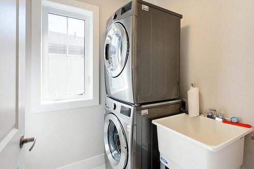 212 Courtland Street, Blue Mountain, ON - Indoor Photo Showing Laundry Room