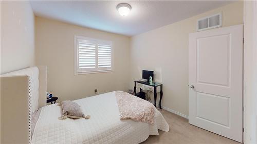 5 Bankfield Crescent, Stoney Creek, ON - Indoor Photo Showing Bedroom