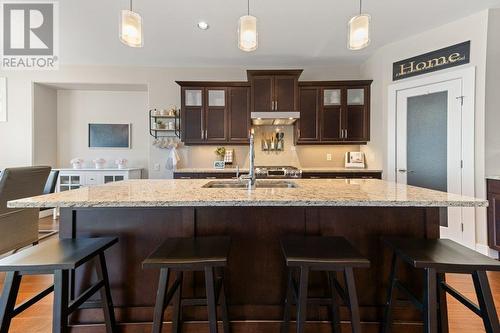 1721 Tower Ranch Boulevard, Kelowna, BC - Indoor Photo Showing Kitchen With Double Sink With Upgraded Kitchen