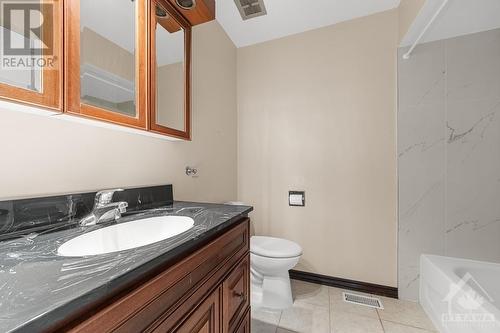 579 Duff Crescent, Ottawa, ON - Indoor Photo Showing Bathroom