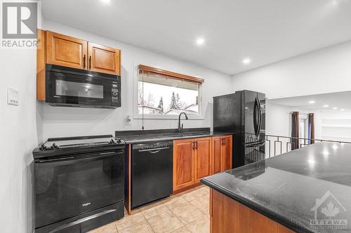 579 Duff Crescent, Ottawa, ON - Indoor Photo Showing Kitchen