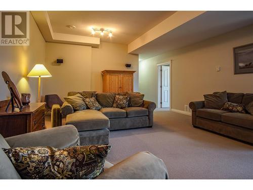 9313 Orchard Ridge Drive, Coldstream, BC - Indoor Photo Showing Living Room