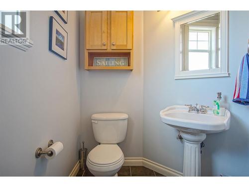 9313 Orchard Ridge Drive, Coldstream, BC - Indoor Photo Showing Bathroom