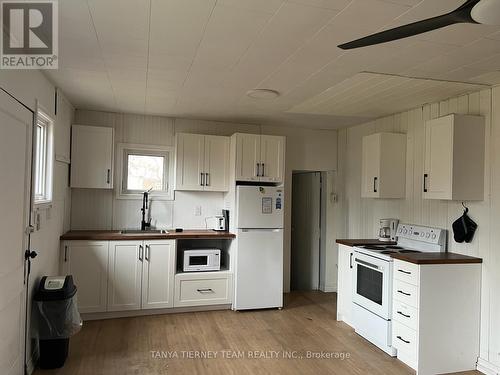 723 Bolin Rd, Otonabee-South Monaghan, ON - Indoor Photo Showing Kitchen