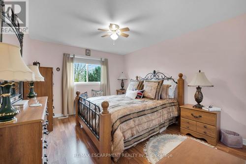 7 Sunnydale Court, West Lincoln, ON - Indoor Photo Showing Bedroom