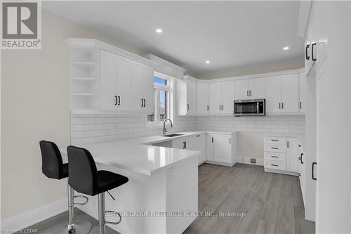2 Bouw Place, Dutton/Dunwich, ON - Indoor Photo Showing Kitchen With Upgraded Kitchen