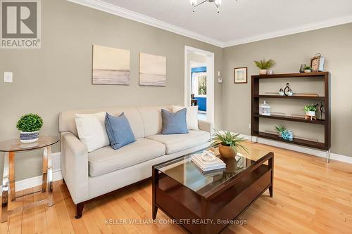 109 Udell Way, Grimsby, ON - Indoor Photo Showing Living Room