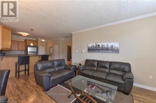 #305 -435 Colborne St, London, ON - Indoor Photo Showing Living Room