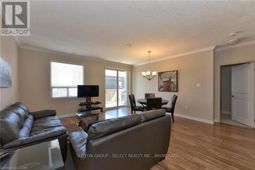 #305 -435 Colborne St, London, ON - Indoor Photo Showing Living Room