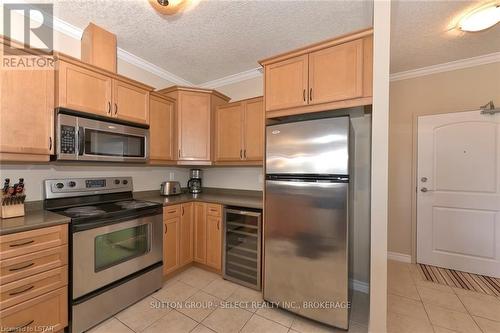 305 - 435 Colborne Street, London, ON - Indoor Photo Showing Kitchen With Stainless Steel Kitchen