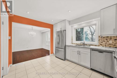 5 Hester Crt, Markham, ON - Indoor Photo Showing Kitchen With Double Sink