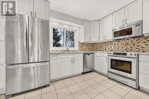 5 Hester Crt, Markham, ON - Indoor Photo Showing Kitchen With Upgraded Kitchen