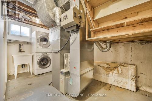 5 Hester Crt, Markham, ON - Indoor Photo Showing Laundry Room