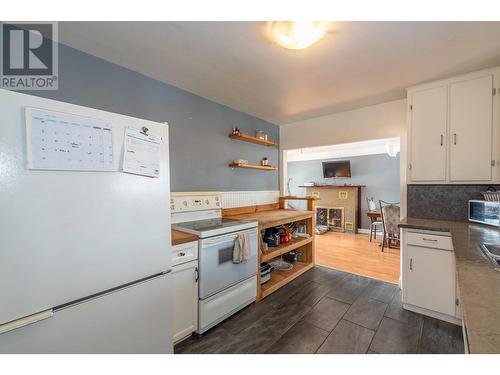 4003 27 Avenue, Vernon, BC - Indoor Photo Showing Kitchen