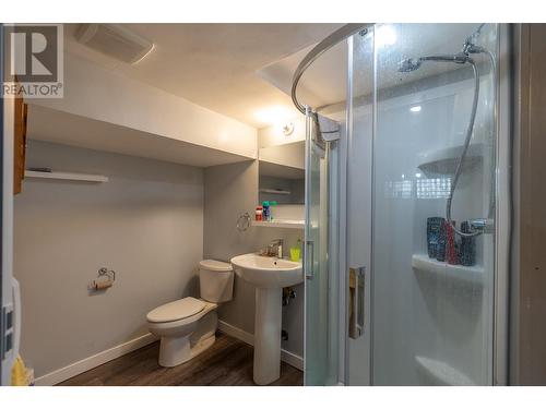 4003 27 Avenue, Vernon, BC - Indoor Photo Showing Bathroom