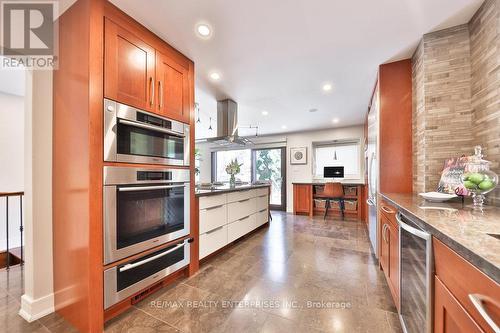 1127 Queen St W, Mississauga, ON - Indoor Photo Showing Kitchen With Upgraded Kitchen