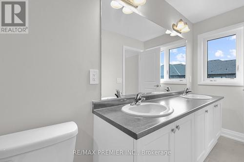 138 Corley Street, Kawartha Lakes, ON - Indoor Photo Showing Bathroom