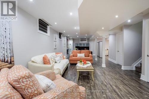 118 Footbridge Crescent, Brampton, ON - Indoor Photo Showing Living Room
