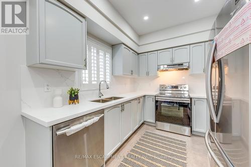 183 Featherstone Rd, Milton, ON - Indoor Photo Showing Kitchen With Double Sink