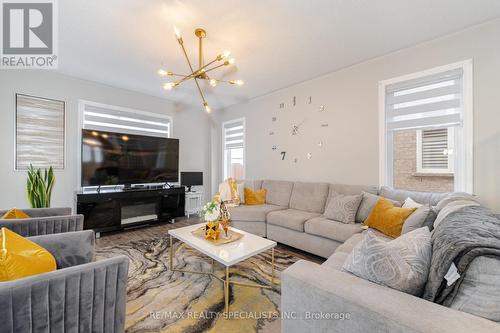 24 Haviland Circ, Brampton, ON - Indoor Photo Showing Living Room