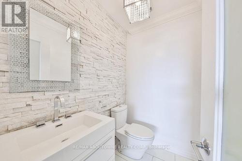 1470 Watersedge Rd, Mississauga, ON - Indoor Photo Showing Bathroom