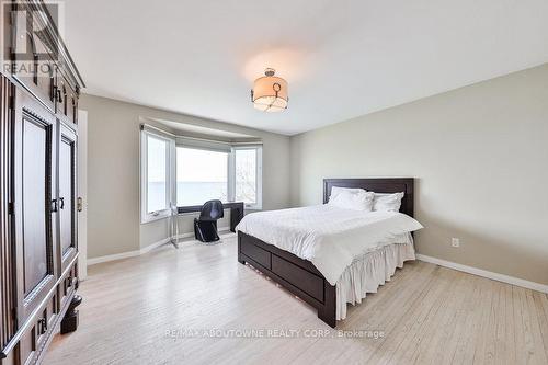 1470 Watersedge Rd, Mississauga, ON - Indoor Photo Showing Bedroom