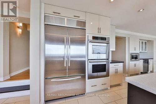 1470 Watersedge Rd, Mississauga, ON - Indoor Photo Showing Kitchen