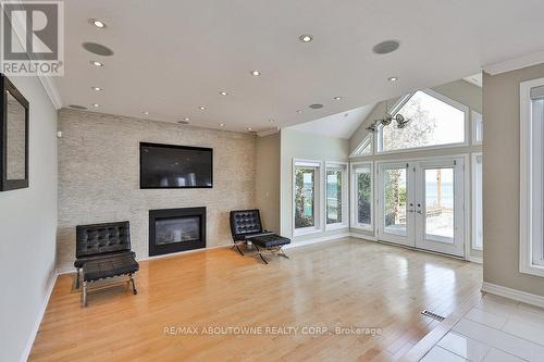 1470 Watersedge Rd, Mississauga, ON - Indoor With Fireplace
