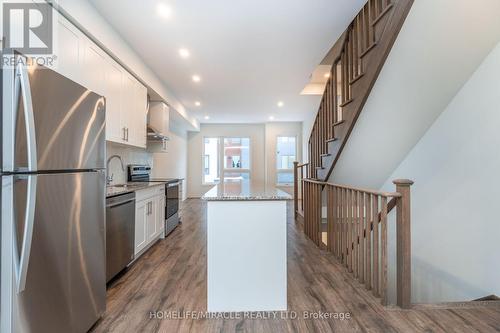 1724 Pleasure Valley Path, Oshawa, ON - Indoor Photo Showing Kitchen