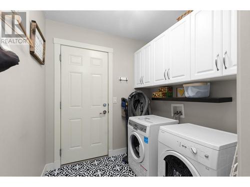 1806 Begbie Road, Kelowna, BC - Indoor Photo Showing Laundry Room