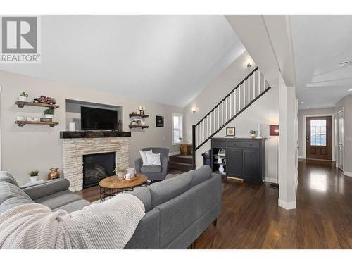 1806 Begbie Road, Kelowna, BC - Indoor Photo Showing Living Room With Fireplace