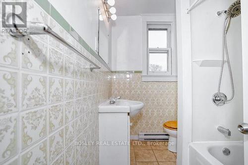 282 Ossington Ave, Toronto, ON - Indoor Photo Showing Bathroom