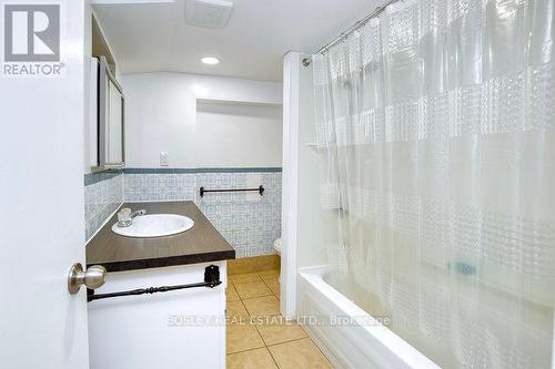 282 Ossington Ave, Toronto, ON - Indoor Photo Showing Bathroom
