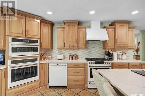 8 Hummingbird Bay, White City, SK - Indoor Photo Showing Kitchen With Upgraded Kitchen