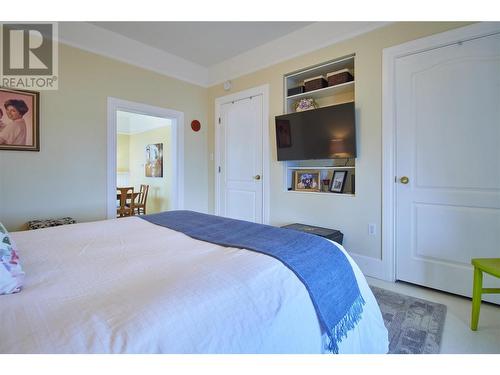 1651 2Nd Avenue Ne, Salmon Arm, BC - Indoor Photo Showing Bedroom