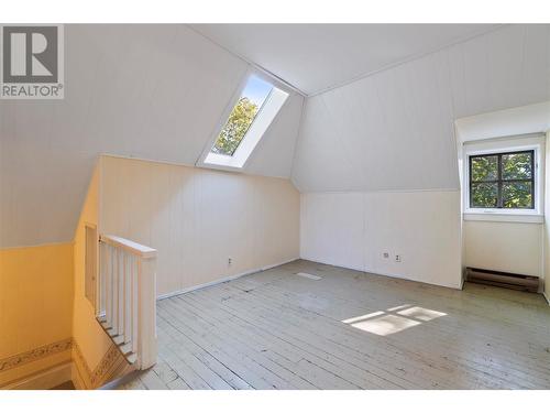 1651 2Nd Avenue Ne, Salmon Arm, BC - Indoor Photo Showing Other Room
