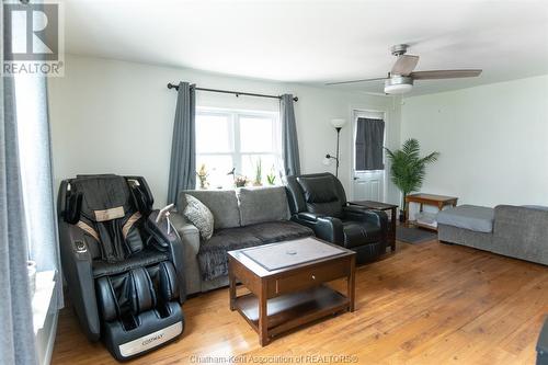 12969 Longwoods Road, Thamesville, ON - Indoor Photo Showing Living Room