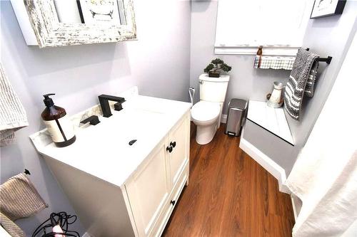 3 Pleasant Avenue, Hamilton, ON - Indoor Photo Showing Bathroom