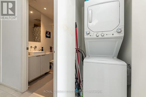 4104 - 159 Dundas Street E, Toronto, ON - Indoor Photo Showing Laundry Room