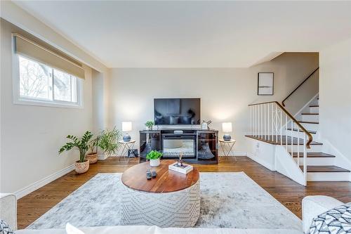 629 Francis Road, Burlington, ON - Indoor Photo Showing Living Room