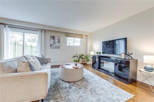 629 Francis Road, Burlington, ON - Indoor Photo Showing Living Room