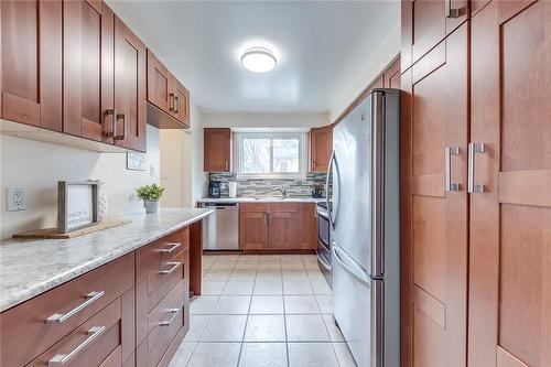 629 Francis Road, Burlington, ON - Indoor Photo Showing Kitchen