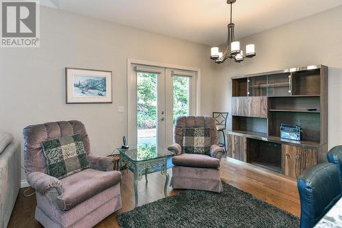 4528 Gallaghers Edgewood Drive, Kelowna, BC - Indoor Photo Showing Living Room