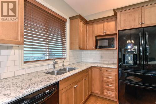 4528 Gallaghers Edgewood Drive, Kelowna, BC - Indoor Photo Showing Kitchen With Double Sink